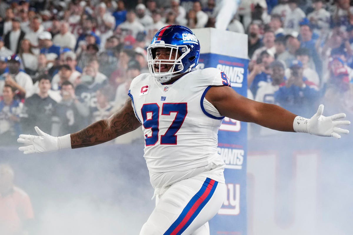 NYG_Nation10's tweet image. Dexter Lawrence is 10th in Pro Bowl voting for DTs, which is a travesty

RETWEET this tweet to pump those numbers 🆙

#ProBowlVote | @llawrencesexy