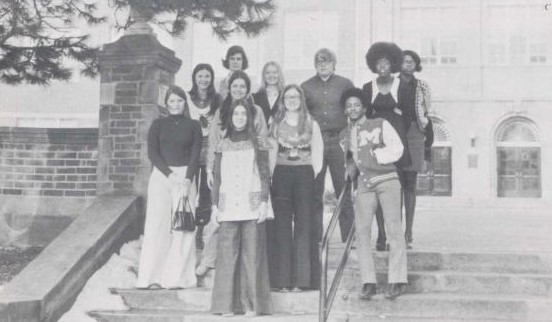 Thanks to generous loans from community members, the 1970s Manhigans are all online! 
Check out Mansfield Senior through the entire decade of the bell bottoms online here: shermanroom.omeka.net/yearbooks
