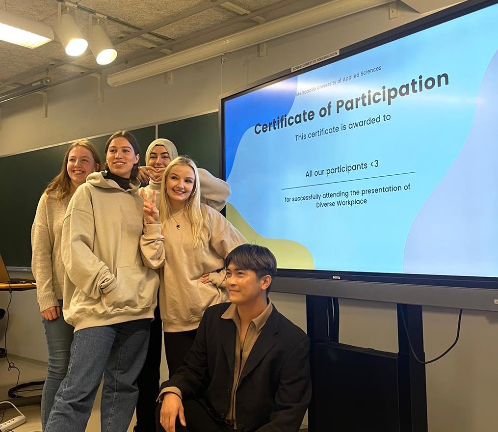 Successful presentation today about diversity in workplaces for Organisational Behaviour class with my lovely colleagues <a href="/CarolGabanelli/">Carol Gabanelli</a> <a href="/feyzakocerr/">Feyza Kocer</a> <a href="/SiapcoArmar/">Armar Siapco</a> &amp; Vicky 💛 <a href="/MetropoliaBiz/">Metropolia Business School</a>