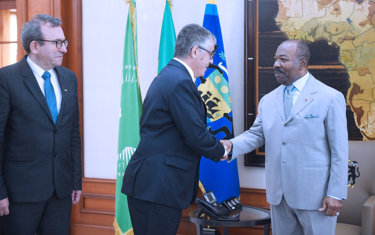 PresidenceGA's tweet photo. Le @PresidentABO a reçu ce jour au Palais Rénovation une délégation du @GroupeColas conduite par Monsieur Benoît Chauvin ,Vice-président Business Development de ladite entreprise.
📸 https://t.co/GOJRnU4r5P
🔗 Lire la note d'audience : https://t.co/dqYw7jx21p
#AudiencePR https://t.co/Sh2kvLxRRt