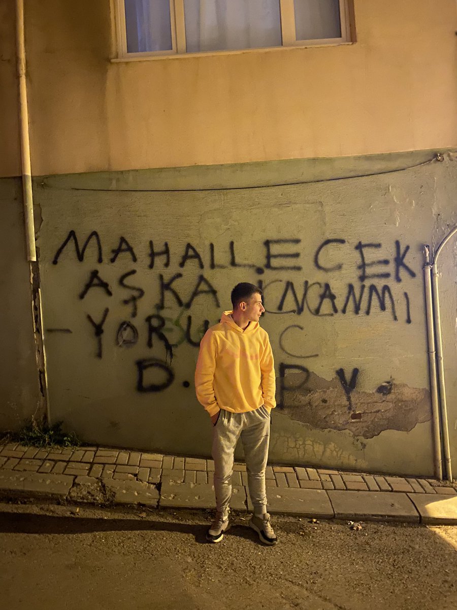 MAHALLECEK AŞKA İNANMIYORUZ