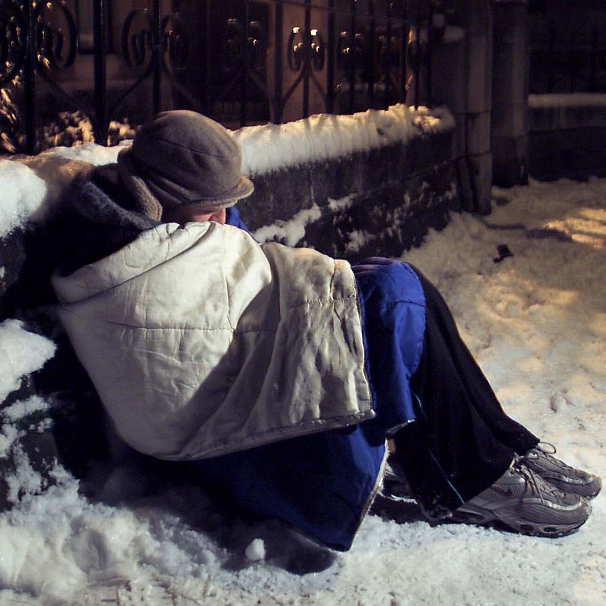 HarbourPlace1's tweet photo. ❄️ URGENT ❄️
As temperatures drop below zero degrees celsius, we are asking you to please LIKE and SHARE our page. 
Engagement on our page allows us to raise more awareness. This is vital during these colder months. 
If you are concerned about someone, please call 01472355234 https://t.co/G65p2T9u4K