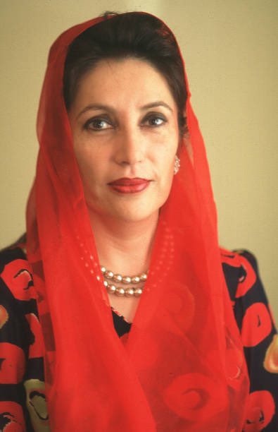 RubinakhalidPPP's tweet photo. ابھی پھر سے پھوٹے گی یادوں کی کونپل 
ابھی رگ سے جاں ہے نکلنے کا موسم 
ابھی خوشبو تیری مرے من میں ہمدم 
صبح شام تازہ توانا رہے گی 
ابھی سرد جھونکوں کی لہریں چلی ہیں 
کہ یہ ہے کئی غم پنپنے کا موسم 
سسکنے سلگنے تڑپنے کا موسم 
دسمبر دسمبر دسمبر دسمبر https://t.co/QqhF6Htrjl