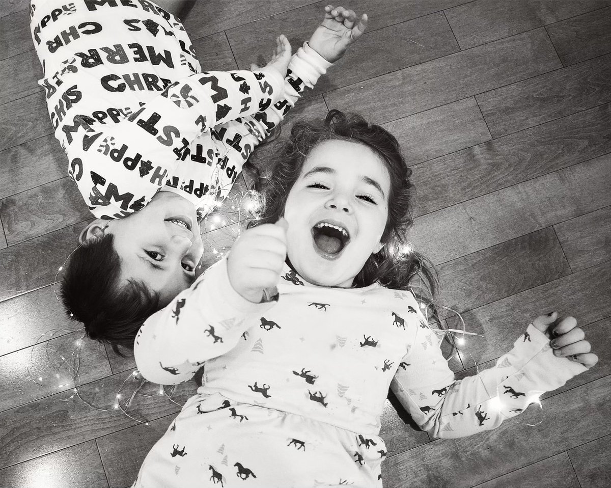 🎄🎄🎄🎄🌟💫✨🌟💫✨ my friend Mallory is magic, thank you for capturing my babies in their holiday cheer!!! FROSTY THE SNOWMAN on repeat in our house Adelaide knows every word &amp; don’t we all!!! ⛄️⛄️⛄️