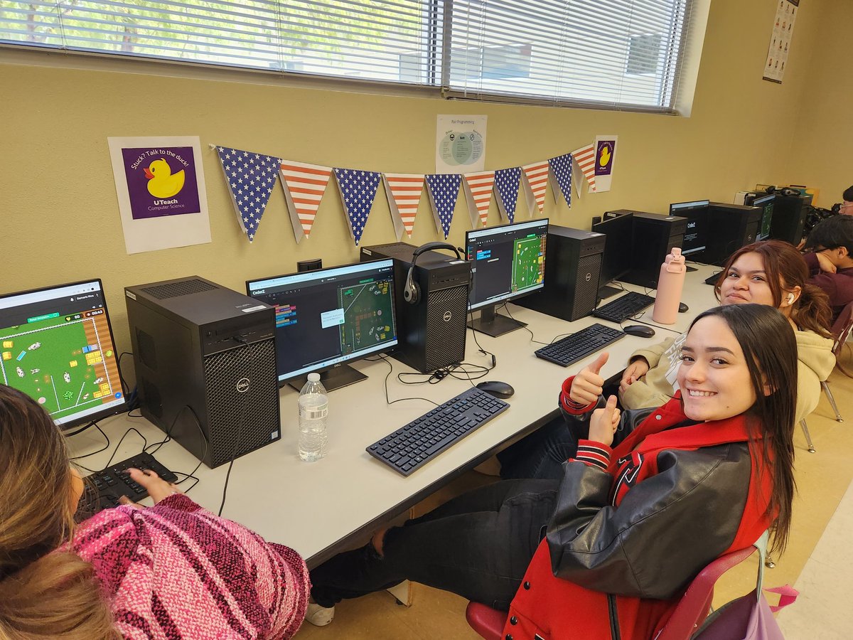 JoseLSilvaSmith's tweet photo. It's so cool to see our THS participating enthusiastically in today's Hour of Code as part of this week's Celebration of Computer Science Week!β€π©βπ»π§βπ»π #TISDProud #GoCoderZ #CSEdWeek https://t.co/fIbQRzwLld