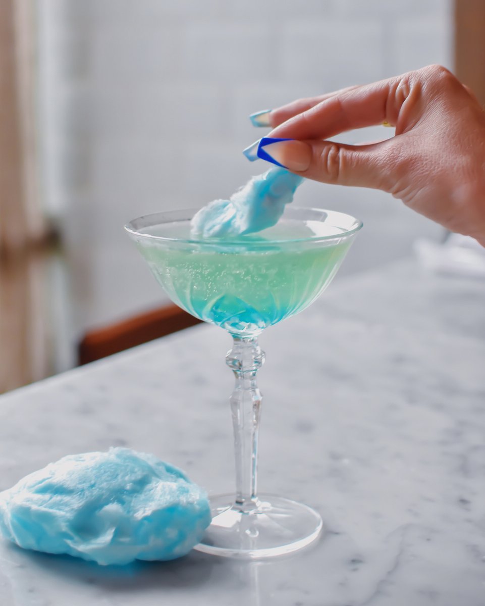Cocktail of the day: Cotton Candy Rosé ✨ Happy #NationalCottonCandyDay!