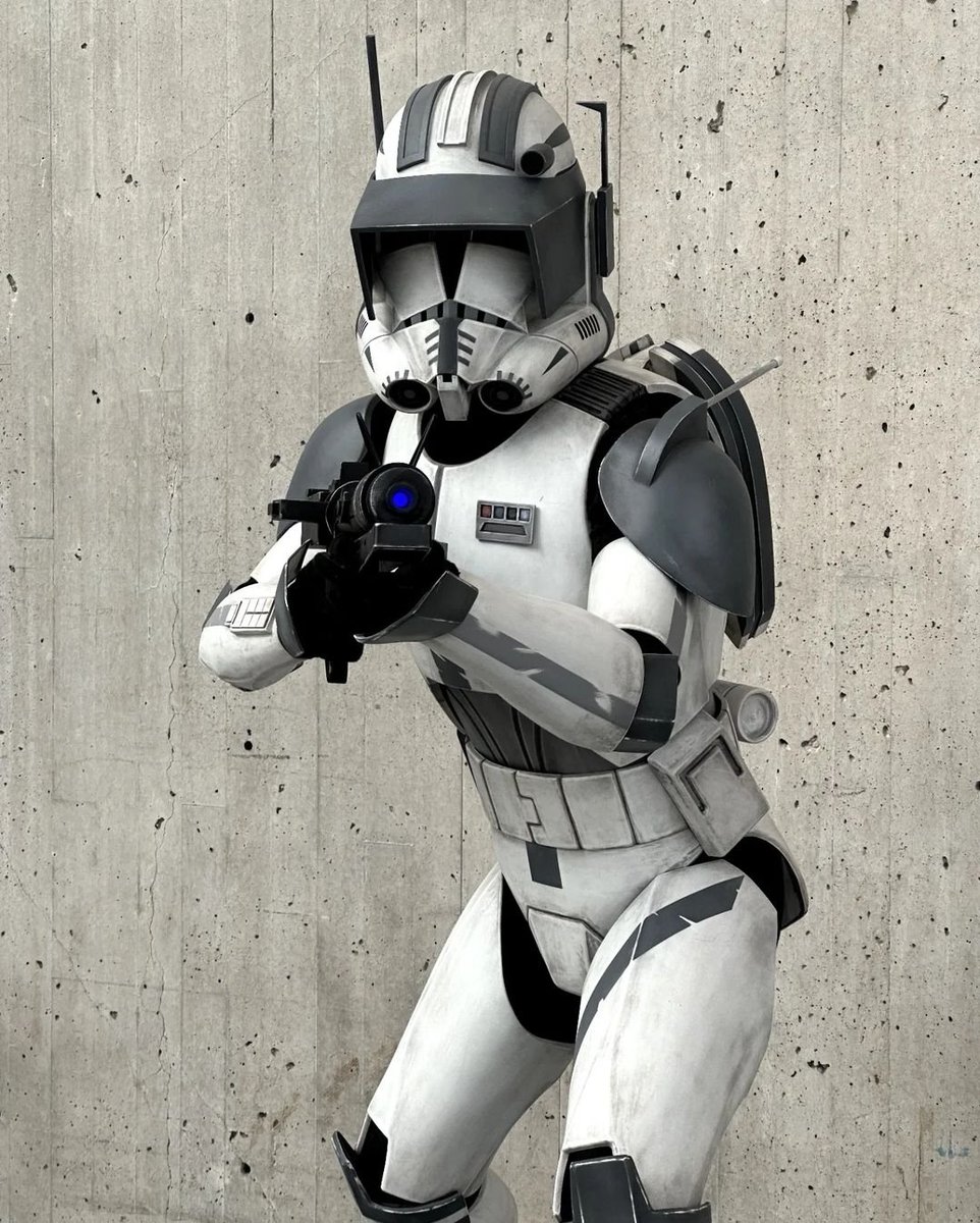 Senjo41A's tweet photo. Friend of mine that goes by ryopublicprops over on Instagram looking awesome in his Commander Cody kit he made for Season 2 of @TheBadBatch. Some tweaks to be made after seeing the trailer he says. #TheBadBatch #StarWars #Clonetrooper #CloneCommander #TheEmpire https://t.co/Zfn9krD88n