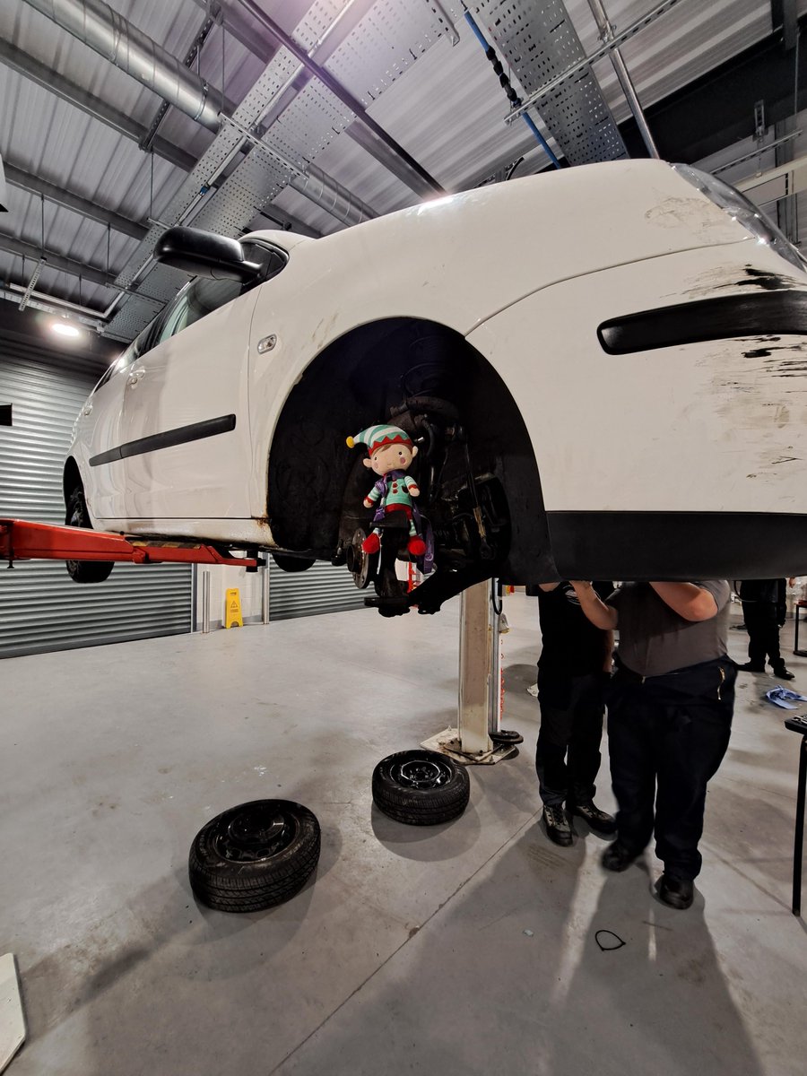 Sleigh, what?! 😄

Our #EllesmerePort Campus has a brand new #MotorVehicles workshop, which Elvis has been exploring today 🚗

If you’re interested in studying Motor Vehicles at #CheshireColl, you can APPLY today by visiting: ccsw.ac.uk/how-to-apply/