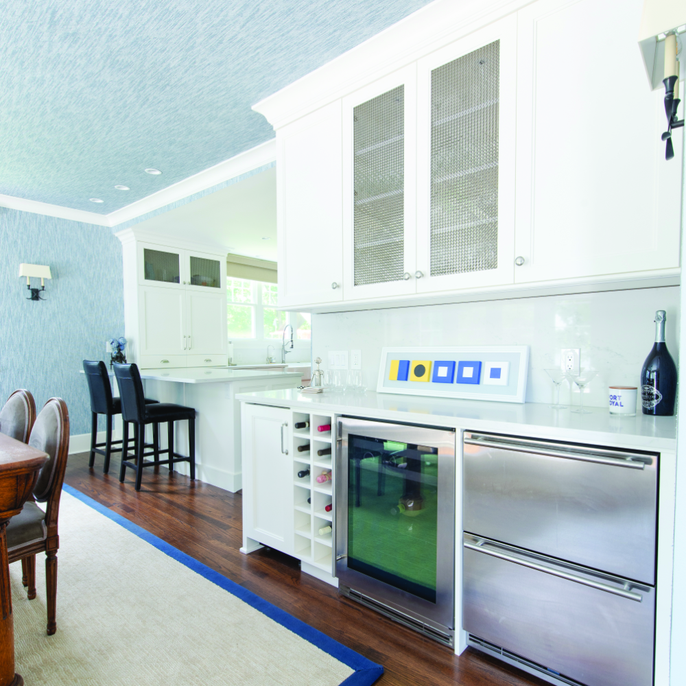 Naturally, home bars are trending for the holiday season!  We think you'll love this convenient layout using #Plato #Innovae and featuring an #icemaker #winerefrigerator and two large #bevereage drawers.
.
.
.
@PlatoWoodworkInc @JoshZPhotography Designer JoyceZuelkeckbd