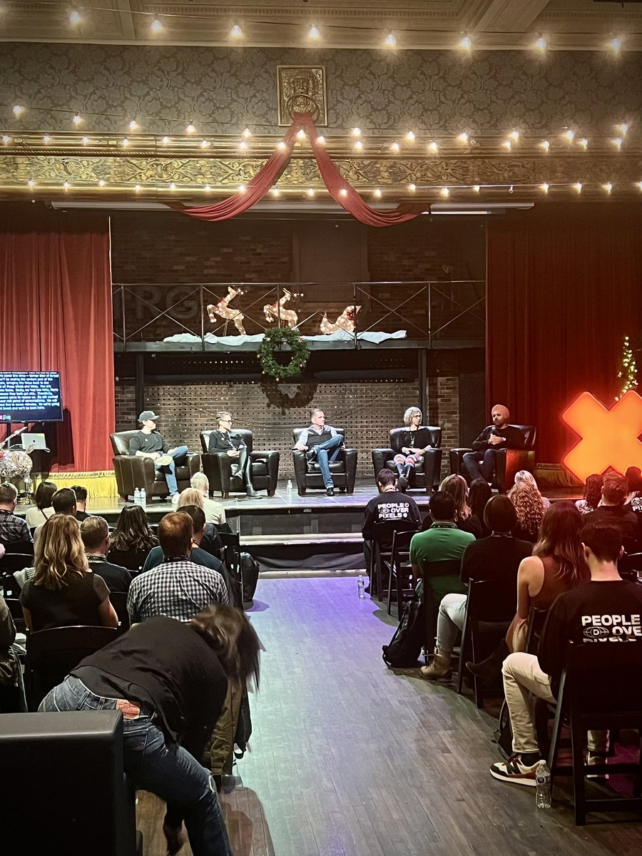 nitsoooo's tweet image. DAY/2 Highlights from @WeAreDesignX #DLS : #ThePeterPrinciple #DesignOrgFrameworks + most importantly #SALAD… @MandysSalads  ‘EMBRACE DISCOMFORT + LET GO!’ - @peterme &amp;gt;&amp;gt; Find the friction, and you’ll know you’re onto something good — innovation/growth doesn’t happen in a vacuum.