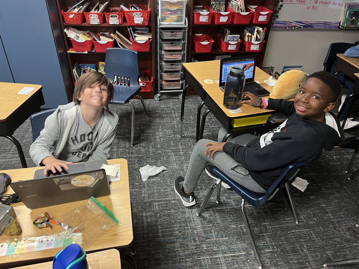 msdeeseiscool's tweet image. 5th graders at @OgleElem participated in #hourofcode2022 today! #futureready #oglestrong #FISDmadetoshine @KeiondraSimpson