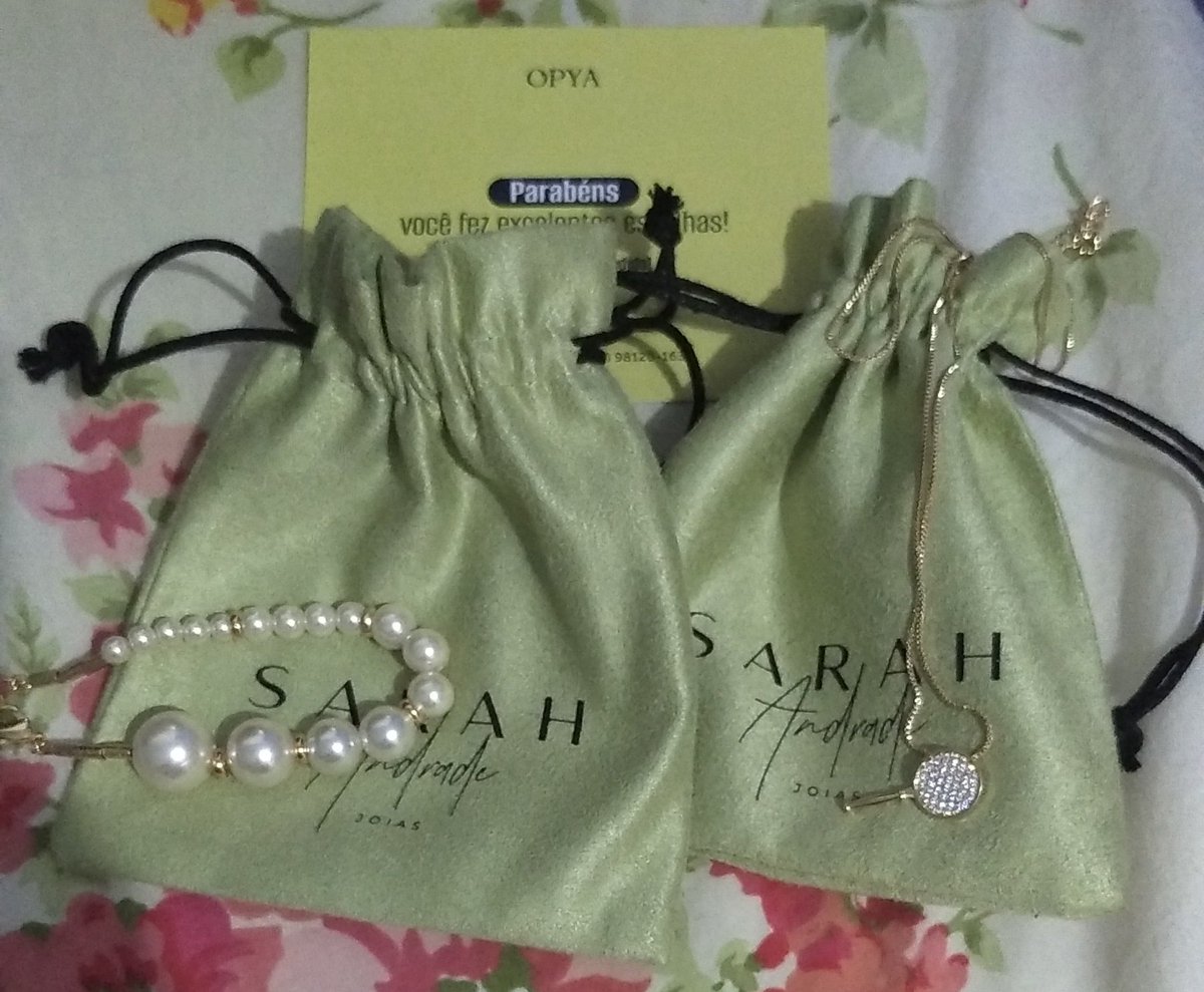 kathyyy612's tweet photo. chegou minhas jóias da #GoodFridayOpya e como sempre brilhantes e muito muito cheirosas. Finalmente agora eu tenho meu cordão de lupinha 🥰😍 https://t.co/AfTyCaF8fF