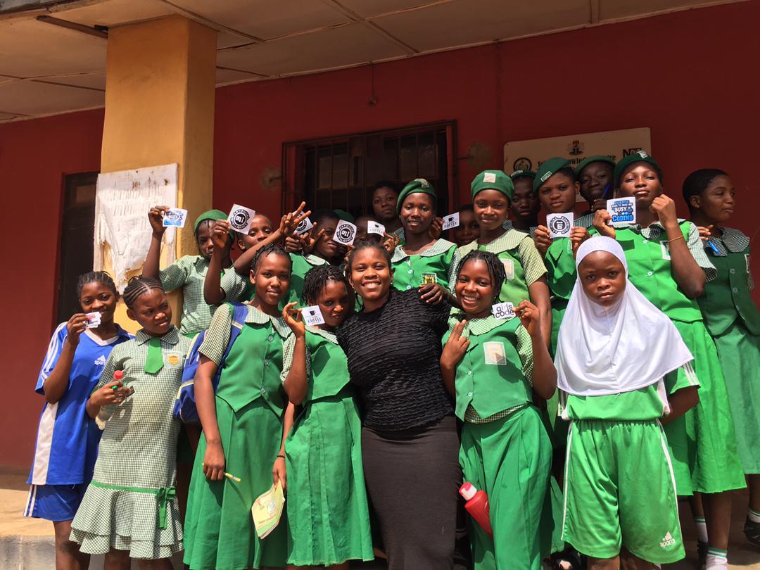 jabu_rejoice's tweet photo. Meet @SoewuOluwadami1 an amazing @Teach4Nigeria fellow who  was encouraging the girls on the need to learn more about #tech and #coding

#CSEdWeek #STEMeducation #CSForEveryone #womenintech https://t.co/DRWETZ90YI