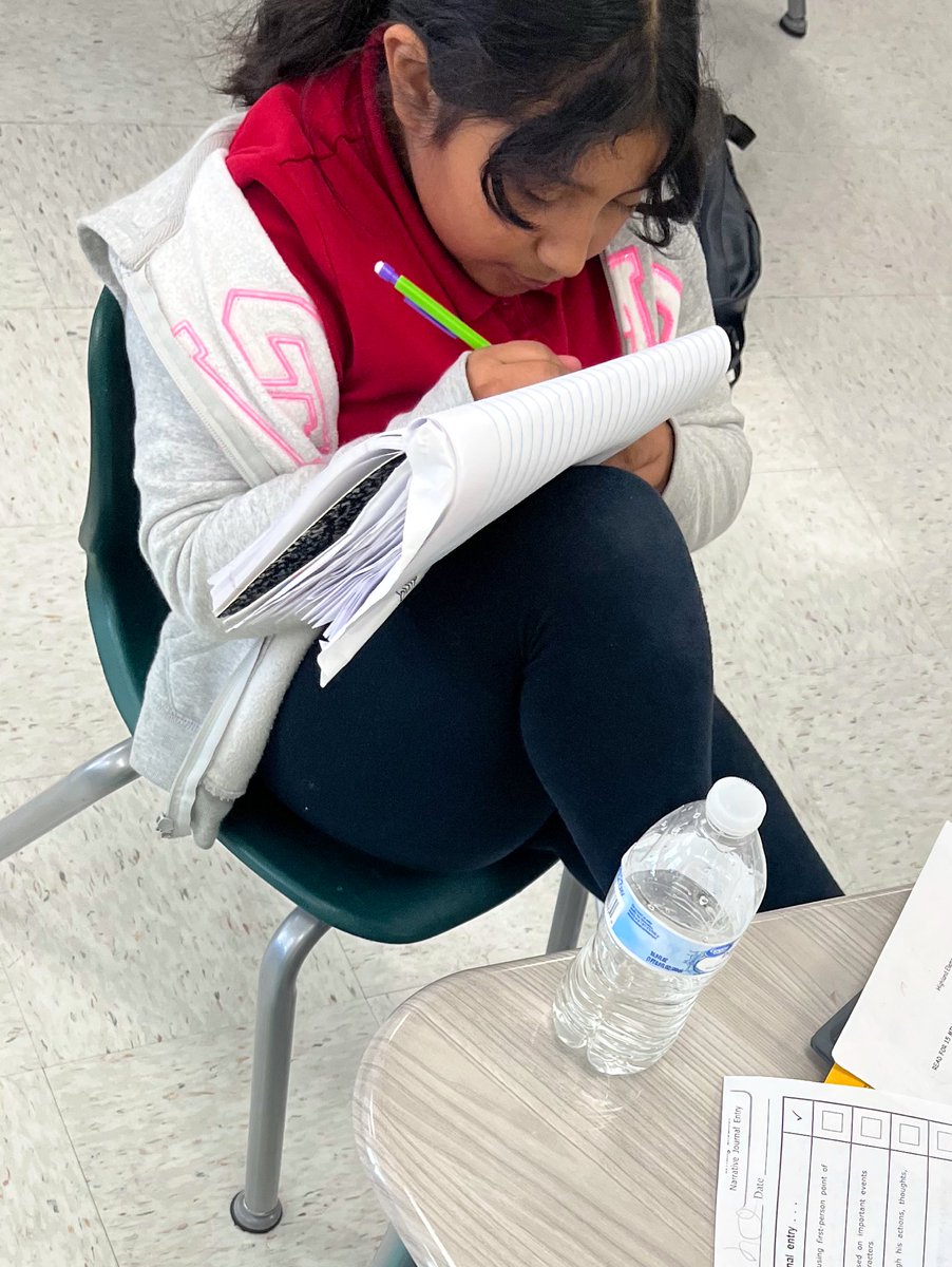LainyTorresMSEd's tweet photo. No internet? No problem! We are collaboratively delving into discerning important details during close reading in 3rd grade today @HighlandElemPBC 📖🔍🐾 @MartinaHewitt #ELLsCan #DualLanguagePBC https://t.co/B936jbCpSO