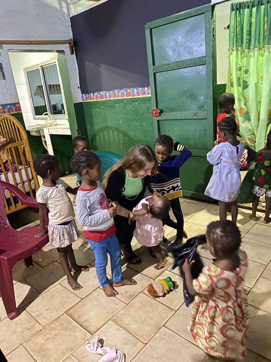 AmandineBraud's tweet photo. Bonjour à tous, 

Avec l’association Solid’hearts, nous réalisons une mission humanitaire de 3 semaines au mois de Janvier. 2 semaines en Guinée 🇬🇳 et 1 semaine au Sénégal 🇸🇳 . Nos projets sont les suivants: 
⁃Financement de la scolarité d’enfants orphelins https://t.co/ZNjkvijW9f