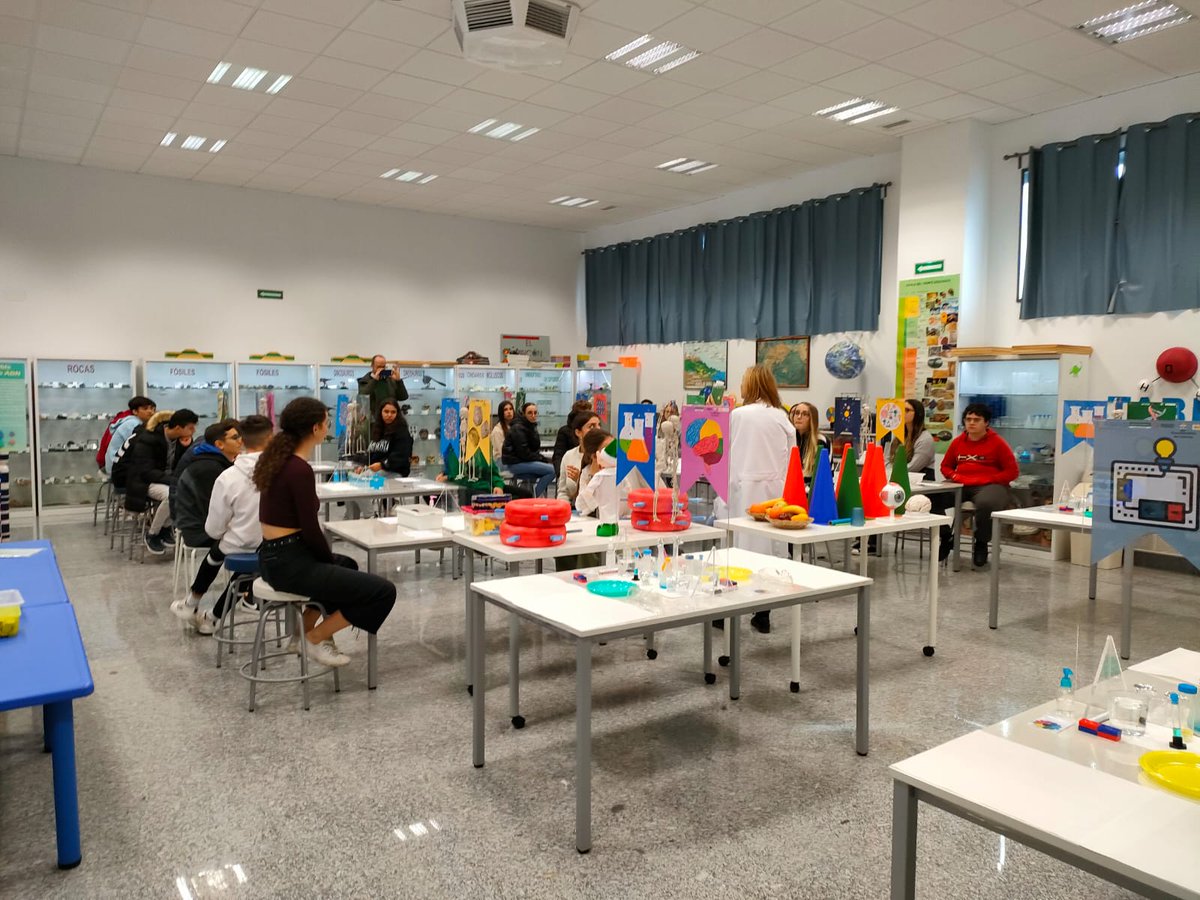 iesrocaba's tweet photo. Los alumnos de 4º de ESO y  Bachillerato,visitaron Experimenta, un espacio interactivo dedicado a la divulgación y enseñanza de la ciencia. https://t.co/ZDkpLOgSaj