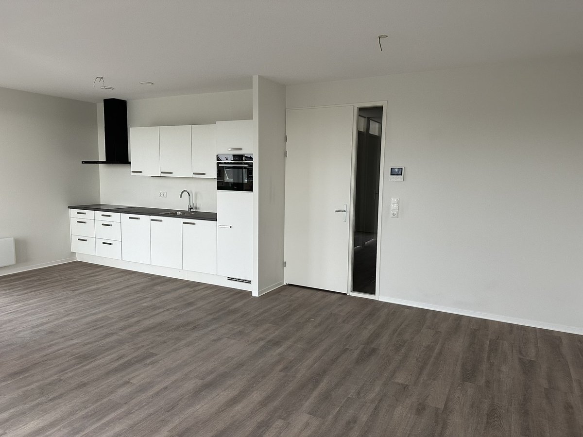 BienseDijkstra's tweet image. Opgeleverd ✅ 8 mnd. geleden vraag ruimte voor Oekraïeners. PvE uitgewerkt door @VMEZArchitecten in ons droogstapelsysteem. Beter dan BENG. Realisatie 4 maanden (aug t/m nov) 30 appartementen inclusief bergingen en lift. Industrieel geproduceerd,rémontabel, gasloos, duurzaam.