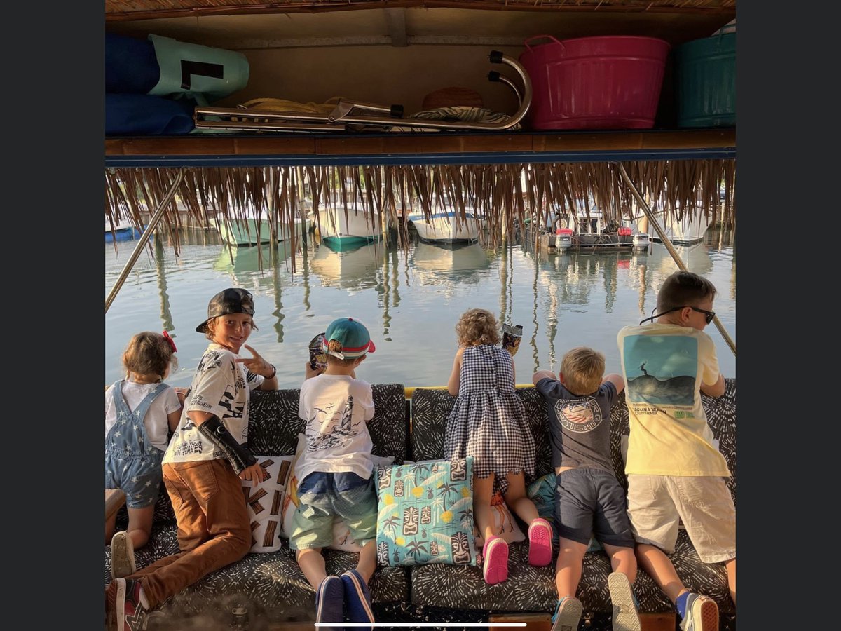 Hamptiki_SH's tweet photo. The best gifts this month are the experiences you have out on the water! #Hamptiki #PartBoat #PontoonBoat #BoatTours #Hamptons #PeconicBay #LongIsland #NewYork  #FamilyTrip #SunsetCharters #FamilyVacation #TikiBoat https://t.co/T9IqPpjTeO