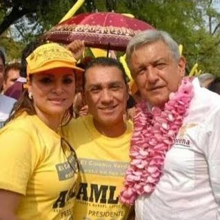 danieloso's tweet image. Es como la película del aro pero en lugar de una llamada te tomas una foto con AMLO y unos meses después estás en prisión...