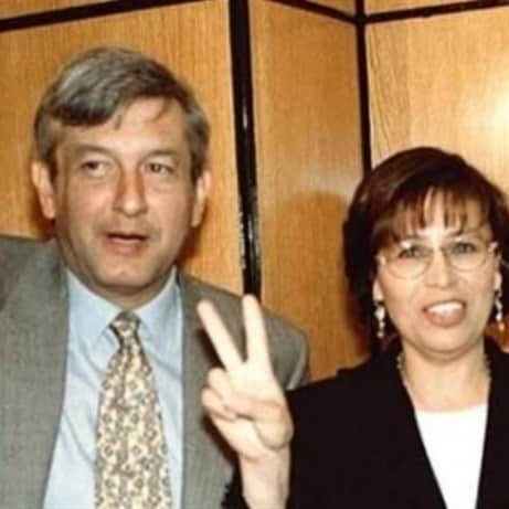 danieloso's tweet image. Es como la película del aro pero en lugar de una llamada te tomas una foto con AMLO y unos meses después estás en prisión...