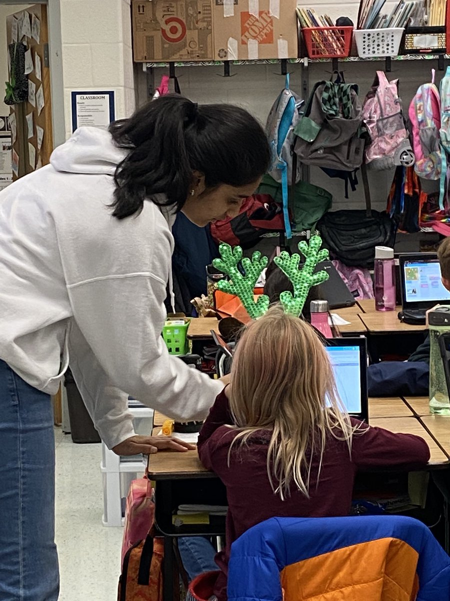 jillbuss2014's tweet image. A great day @HillsideLCPS today! Thanks to these amazing Ss from Briar Woods who shared their knowledge about computer science with Ss in grades 1-5. @MrsHaynie @csforlcps @codeorg #computerscienceweek