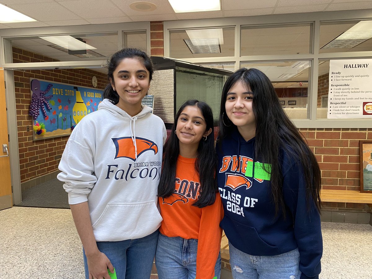 jillbuss2014's tweet image. A great day @HillsideLCPS today! Thanks to these amazing Ss from Briar Woods who shared their knowledge about computer science with Ss in grades 1-5. @MrsHaynie @csforlcps @codeorg #computerscienceweek