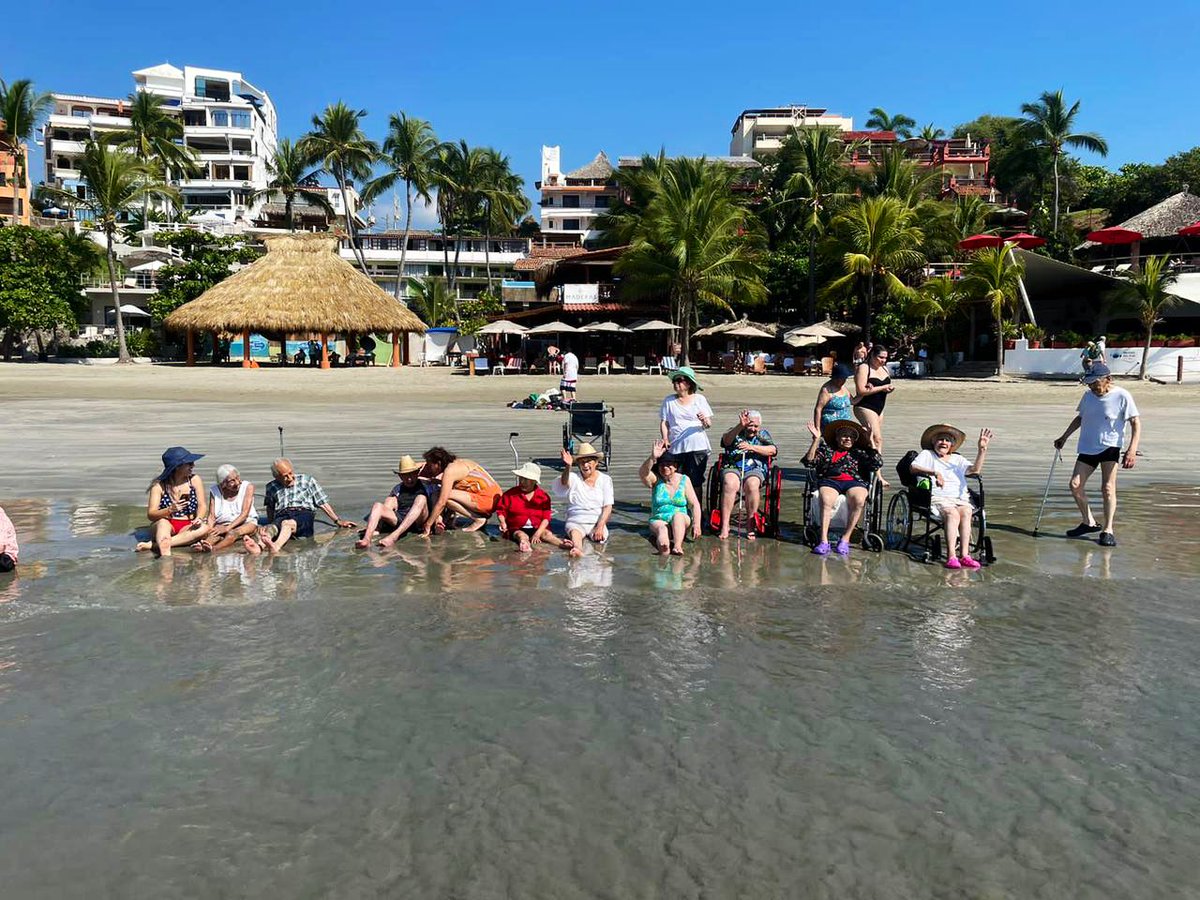 DIF_NMX's tweet photo. Personas adultas mayores residentes del Centro Gerontológico “Arturo Mundet” disfrutan unas increíbles vacaciones 🏖️en el Campamento Recreativo del #SNDIF, en Ixtapa, Gro.

Estos espacios están destinados a garantizar su derecho al esparcimiento y una vida digna. https://t.co/XtNimNp20g