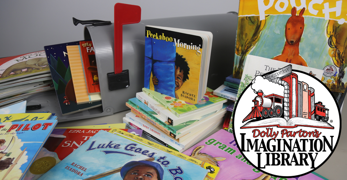 ReadOnArizona's tweet photo. Give the gift of reading! Families with young children in many AZ communities can now register for Dolly Parton’s Imagination Library, a program that mails FREE BOOKS to children every month from birth to age 5. Learn more at https://t.co/nNrI9wIsXU #ImaginationLibraryAZ https://t.co/UFAfsptqrh