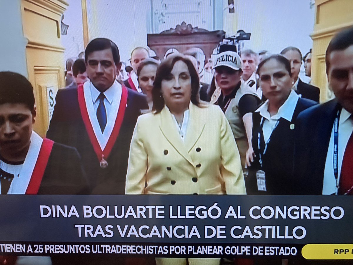 johanaymedia's tweet photo. 📌#Ahora
La vicepresidenta @DinaErcilia llega al Congreso tras vacancia de @PedroCastilloTe. En breve jurará como primera presidenta de la República.

#NuevoJuramento
#GolpeDeEstadoEnPeru #VacanciaPedroCastillo https://t.co/LVxsGdbdiX