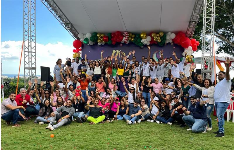 mgrullonh's tweet photo. En @GCS_Int dimos inicio a la temporada navideña con nuestro 1er pasadía familiar. Me siento agradecido porque juntos somos resilientes ante los retos globales que por igual impactan nuestro país, y ante todo para salir aun más fortalecidos. ¡Enhorabuena familia! #GCSLatam https://t.co/GAJGL2ChIm