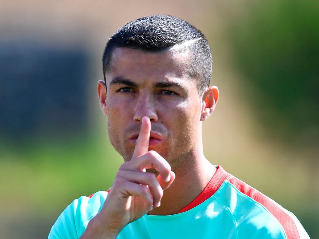 O Gonçalo Ramos substituiu o Ronaldo no onze, marca um hat-trick e no dia a seguir tem leak de nudes nas redes sociais? 

Eu sei muito bem quem está por detrás disto…