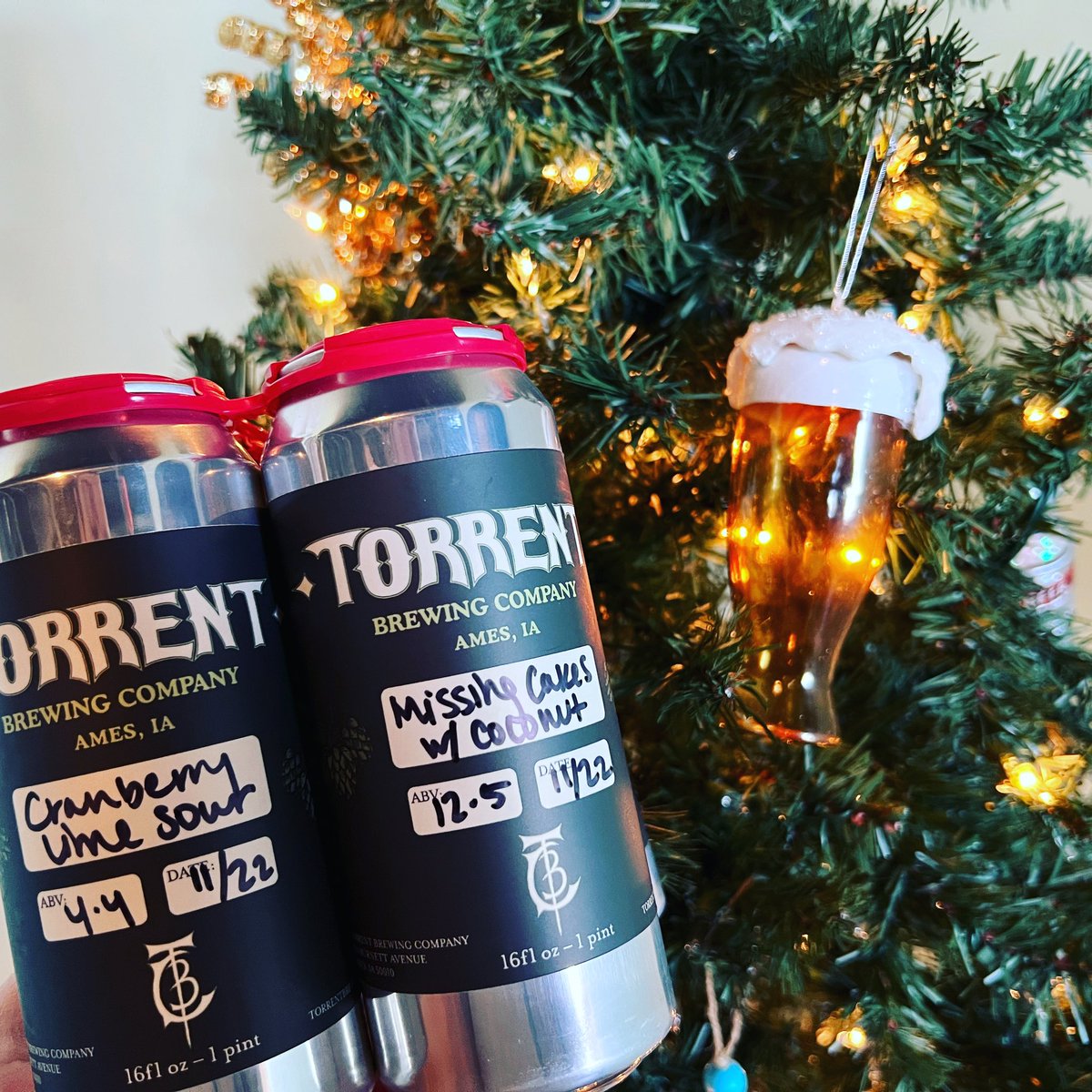 Snag one of these festive 4-packs today for your Holiday dinners before their gone!🎄❄️✨🍻

#craftbeer #beer #cans #togo #iabeer #dinnerbeers #sourbeer #barrelaged #amber #coffee #mocha #brewery #beergifts #holidaybeers #tisthebeer