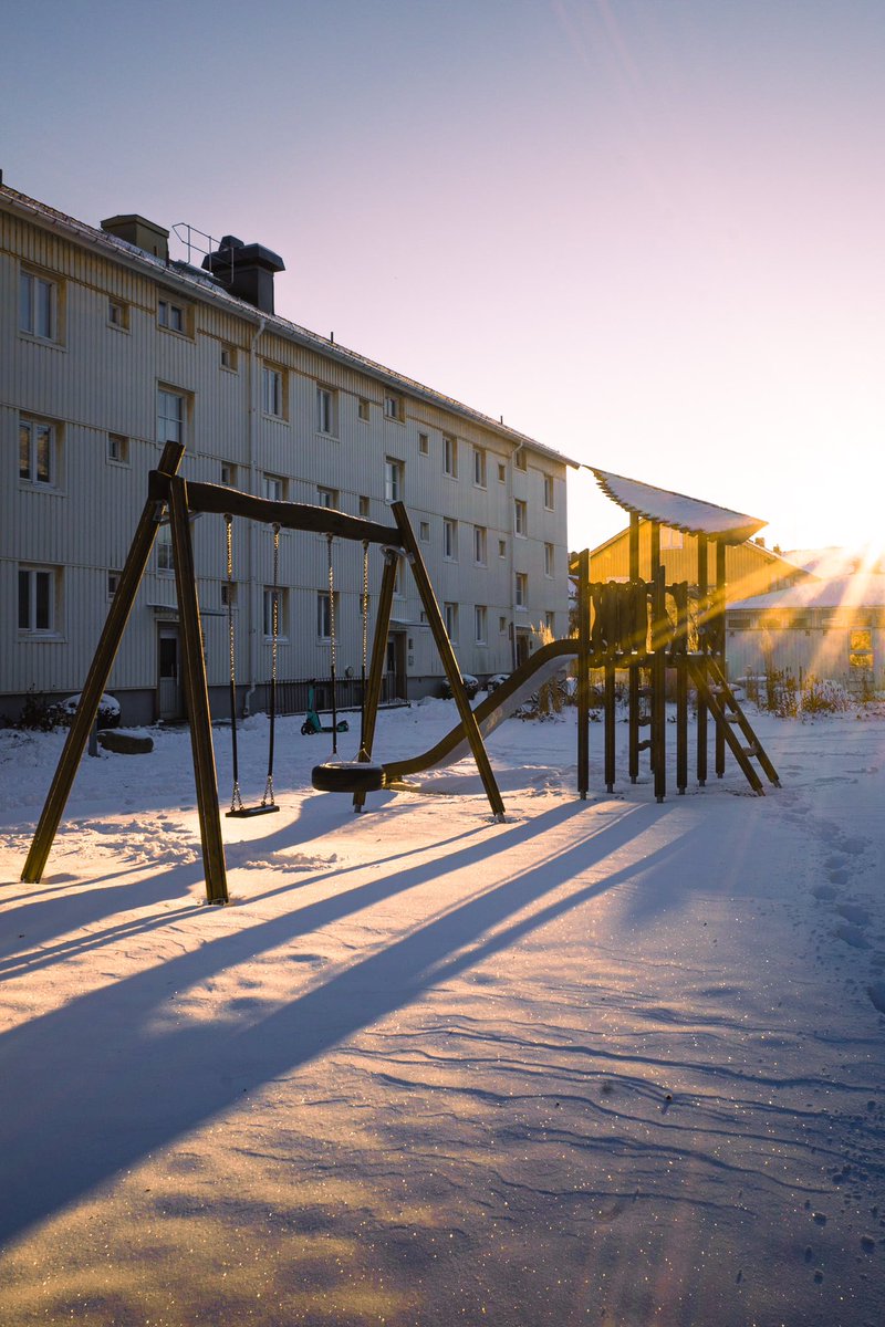 regalstudiosab's tweet photo. Don't eat the golden snow
#goldensnow #snowtexture #sunonsnow #winterinsweden #playinthesnow #sunsetoverthecity #snowinthecity #gothenburg https://t.co/2lmFmuSVrM