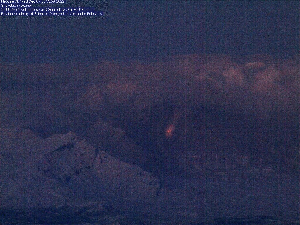 #volcan #volcano #Shiveluch L'extrusion est toujours en cours/Extrusive activity continues