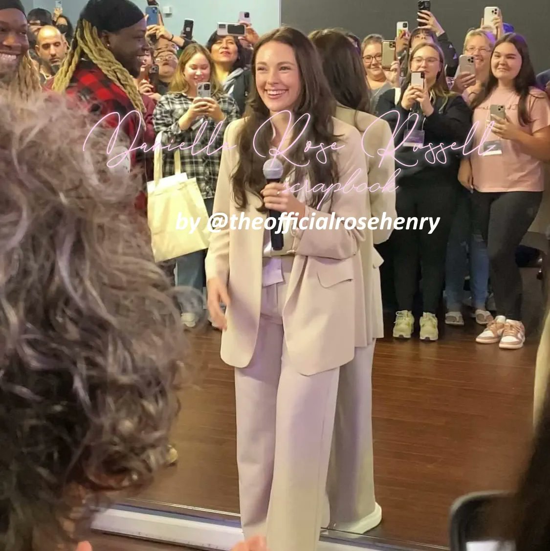 daniellerdaily's tweet photo. #DanielleRoseRussell scrapbook by @daqveenrose who is sending it to her in a week! To participate, you have to write down in a paper your signature and send it to her. You can write it simple, or in a fancy way! Thanks for participating!! 🥰 https://t.co/02NHUcdMW7