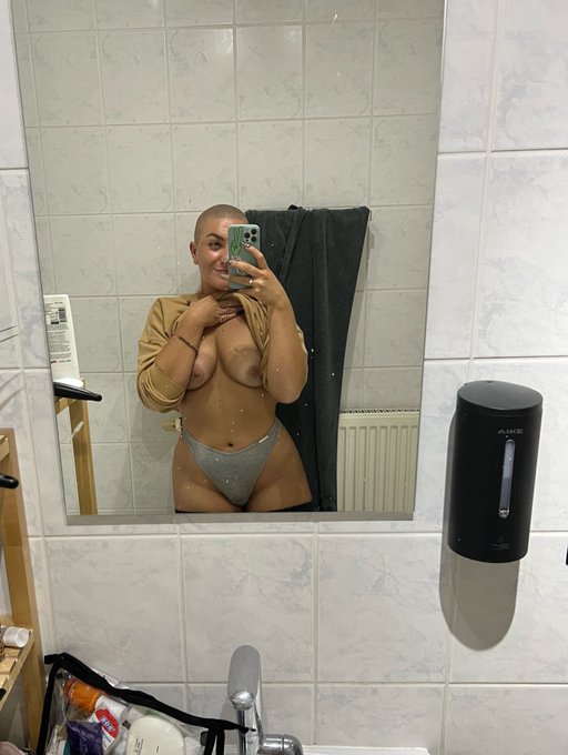 Ihr sagtet, ich h&auml;tte zu viel an🫶🏽 Soll noch was runter?🍒😌 https://t.co/AT8Zj9xVwr