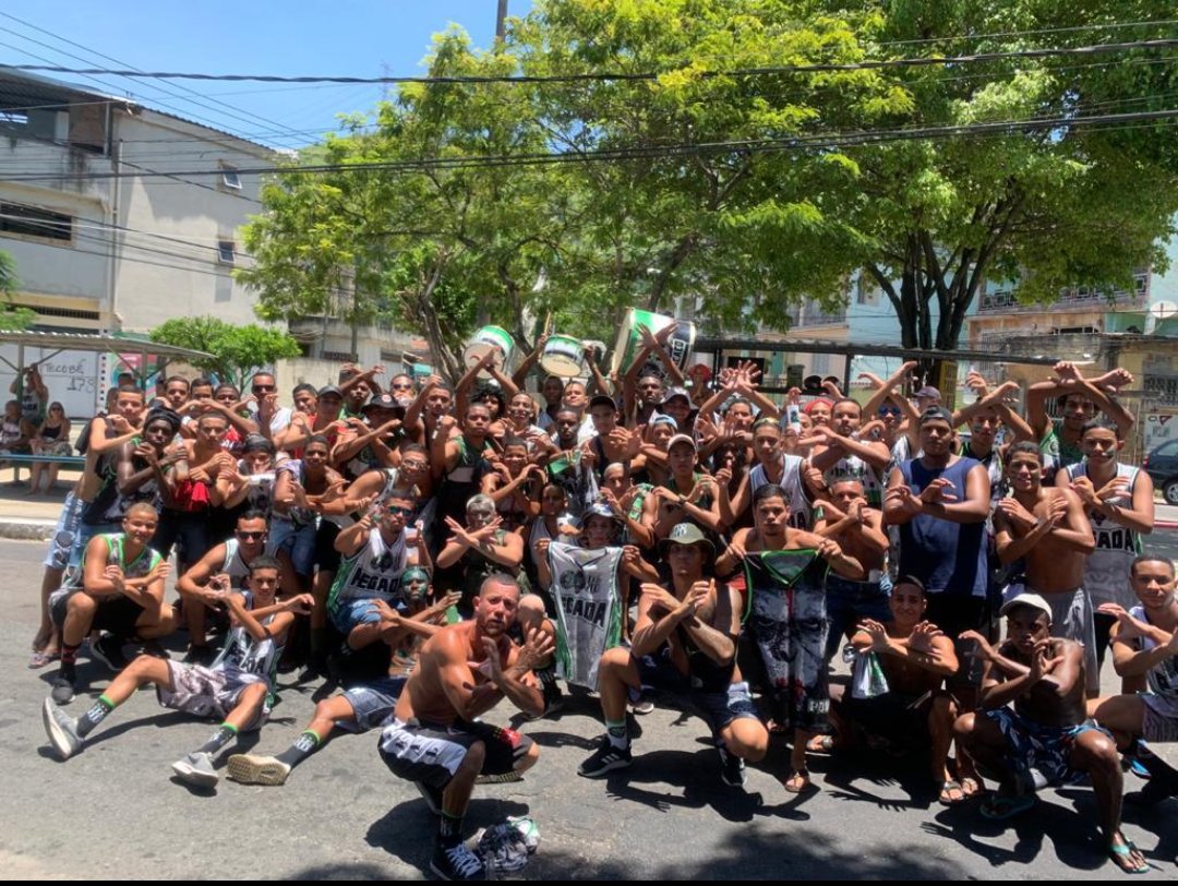 BCPDM2009's tweet photo. Compra e vestir uma camisa, não te define como alguém de torcida.Tem que viver! 💚🦍🌏 Hoje é guerra @MacacoPegada https://t.co/BNf1sPZ9MC