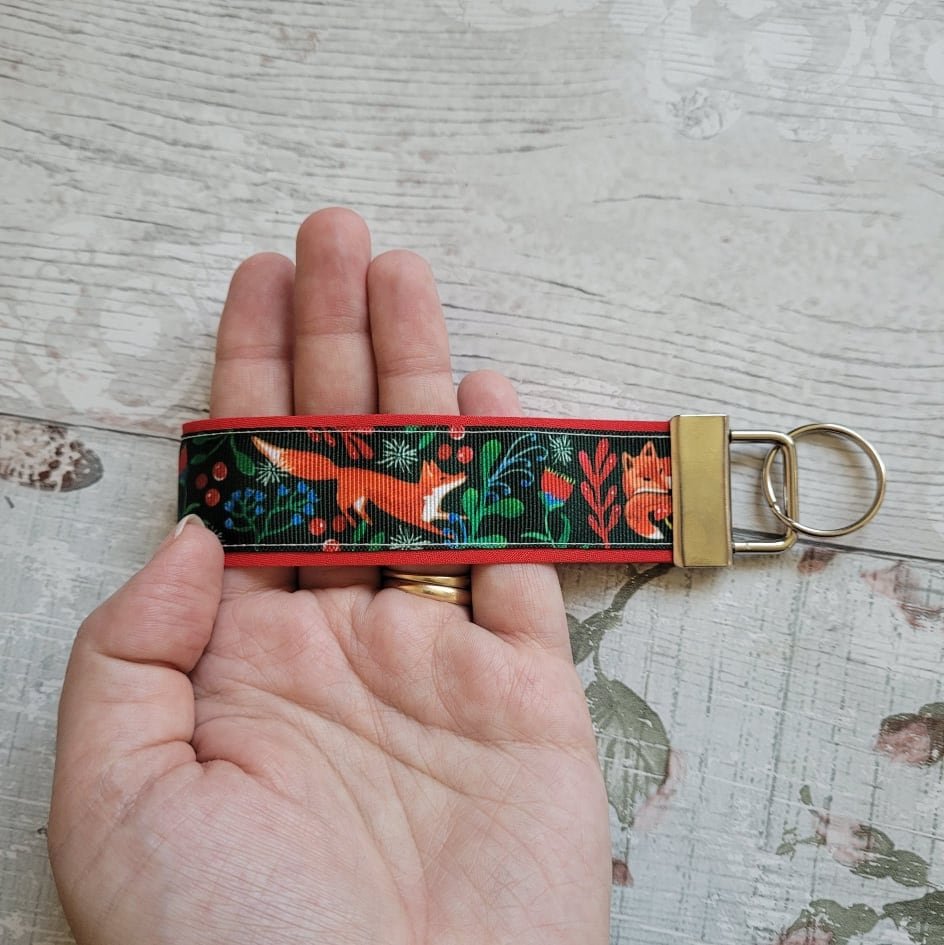 Excited to share the latest addition to my #etsy shop: fox key fob / keychain wristlet #TheCraftersUk #bizbubble #UKMakers #Shophandmade #htlmp #SmallBusiness #CraftBizParty #MHHSBD #SmartSocial #womeninbusiness etsy.me/3Fz1nk6