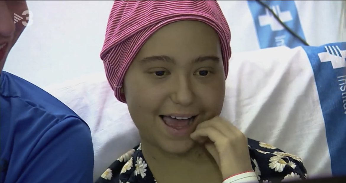 EuniceBlaVa's tweet image. La Joyce va ser la 1a nena en gaudir del #robotpol a @vallhebron ara el seu nom ajudarà a altres pacients i persones amb risc de vulnerabilitat🦋@FundacioFCB 

ccma.cat/tv3/alacarta/t…