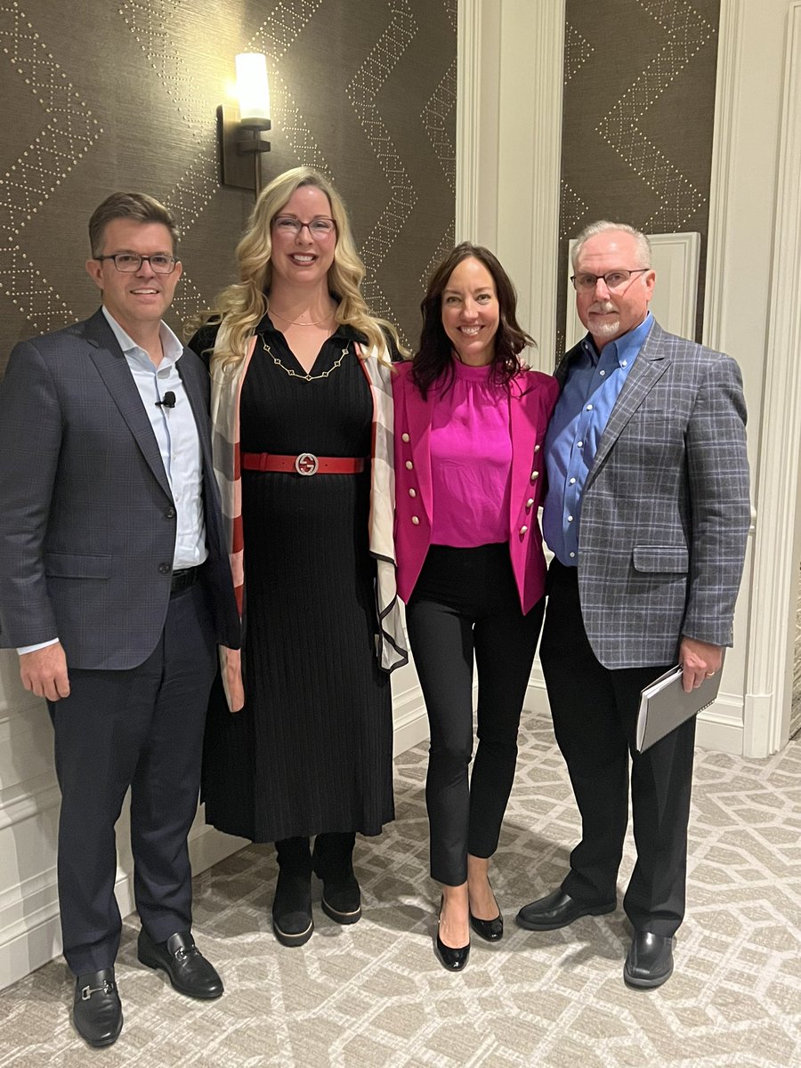 It was such an honor to take the stage at @MarketCounsel Summit with this powerhouse talent Martine Lellis @MercerAdvisors @GregFriedmanCEO Private Ocean Ben Harrison @Pershing to discuss culture & talent 2 topics I ♥️♥️