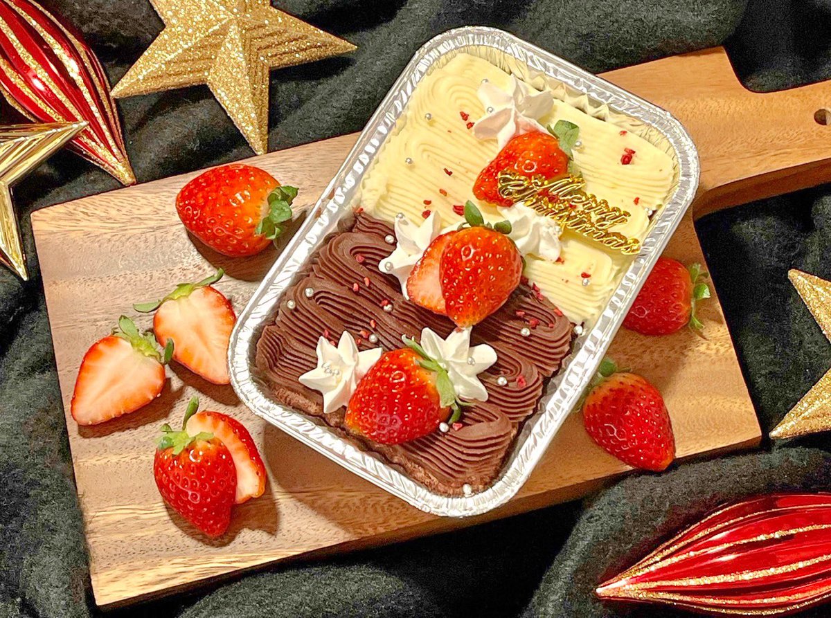 .
Xmas生ガトーショコラ🎄🍫明日12/16〜25の期間限定販売が決定⛄️ 仙台駅1Fの催事売場にて数量限定でご用意してます🙌 2種類のたっぷり生チョコクリームの下にはしっとりのガトーショコラ😋自分へのご褒美に、ちょっとした手土産にもピッタリです。数に限りがありますのでお早めに👍