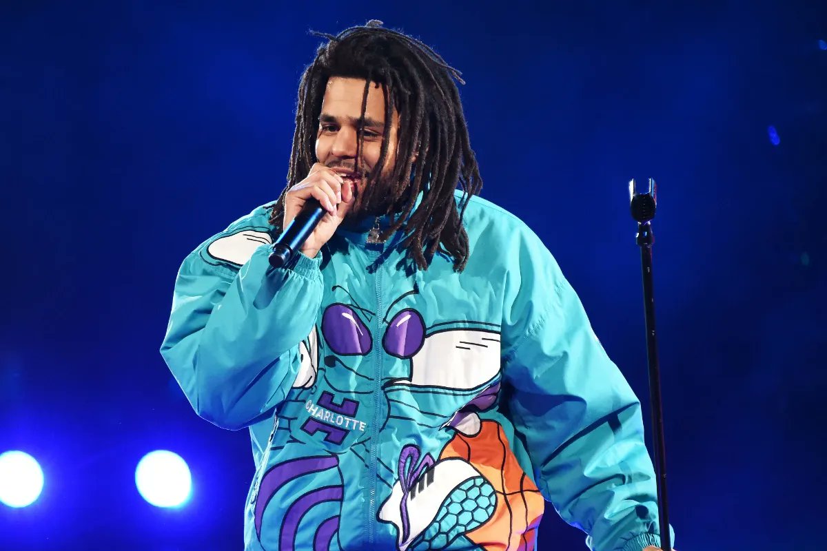 Ranking Every J. Cole Album, From Worst to Best From his 2011 debut, Cole World: The Sideline Story, to 2021’s The Off-Season, we rank every J. Cole album, from worst to best. beats-rhymes-lists.com/lists/ranking-…