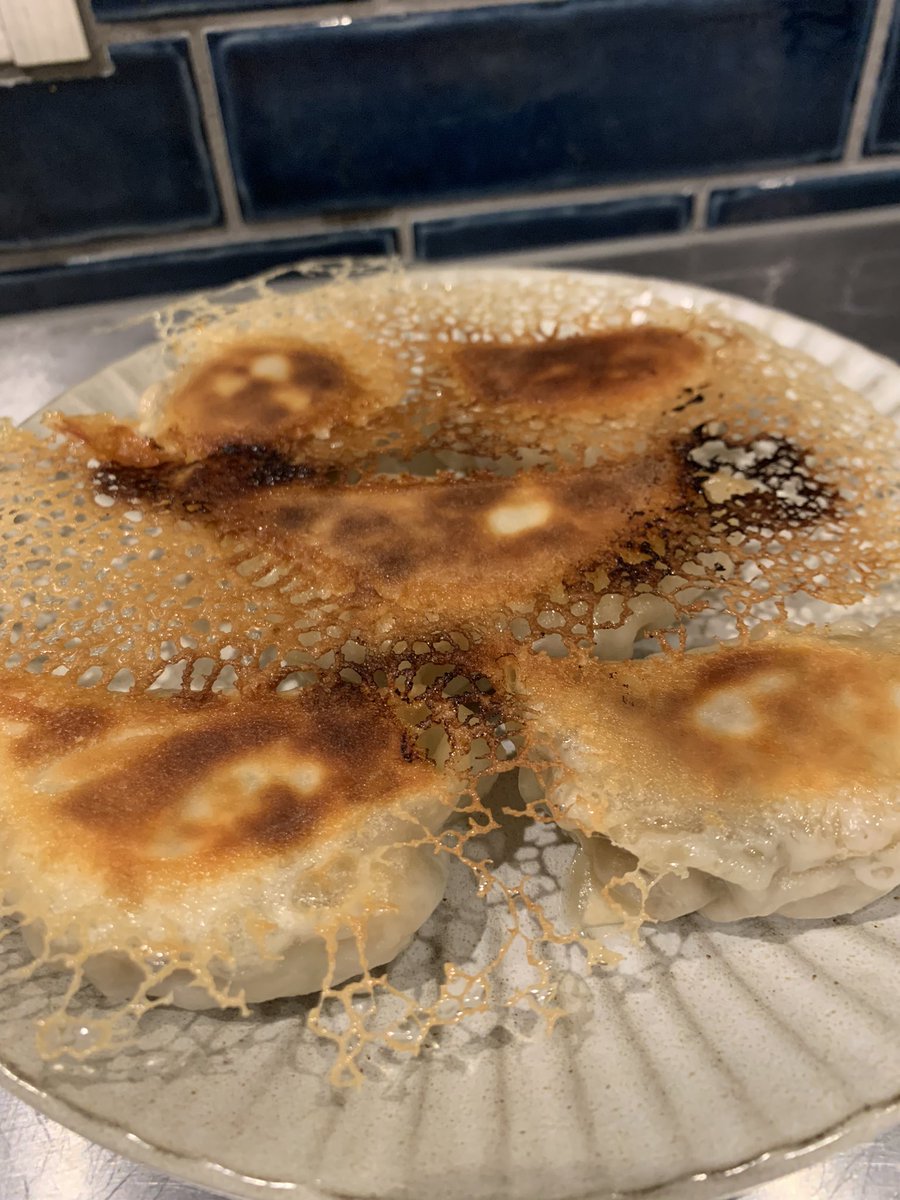 kuu35196826's tweet photo. 【焼き餃子ALL】650円
焼き餃子+牛チーズ餃子+特製えび焼き餃子+マーボ餃子+野菜餃子　

なんで今まで思い付かなかったんだろう

#鴻巣　#餃子  #鴻巣居酒屋 https://t.co/Lms7cFJ5L1