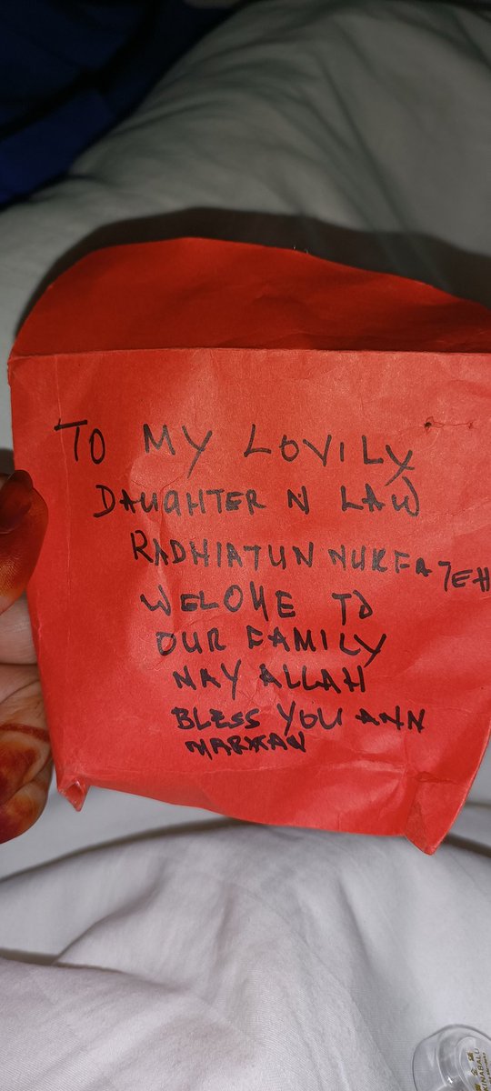 AyRadhh's tweet photo. My first jewelry from my mother in law 🥺❤️ https://t.co/wRNt5dGptz