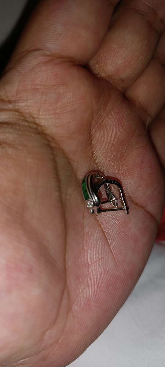 AyRadhh's tweet photo. My first jewelry from my mother in law 🥺❤️ https://t.co/wRNt5dGptz