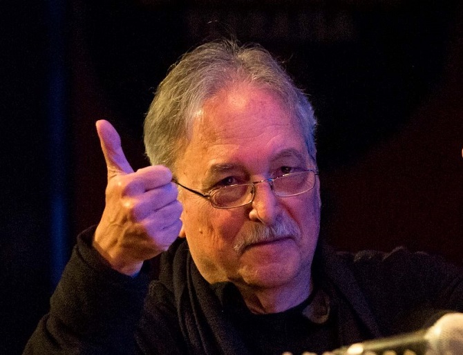 assaig_general's tweet photo. 📻 Avui a les 18h:

🔺Entrevistes amb Lluís Brugués (@Dinsic) i @BertranColoma (@microscopi_)

🔺L'homenatge a Jordi Sabatés a la @NovaJazzCava

🔺El llibre que el @cortyrichae presenta pel seu 20è aniversari (@FictaEdicions)

En directe!

📲 https://t.co/bLO9bn1a4k https://t.co/hnP6E0BzrS