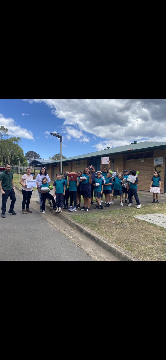 How amazing is my class. They raised funds all year by recycling poppers and water bottles at school. We raised $510.50 and purchased gifts from Kmart to donate. <a href="/VinniesAust/">@VinniesAustralia</a> Macquarie Fields happily collected the gifts today. 4E rocks <a href="/GuisePublic/">Guise Public School</a>