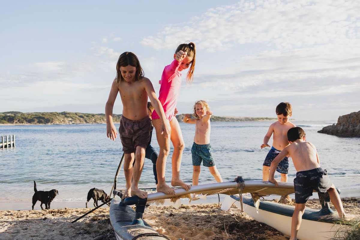 From beaching to bike riding, mini golf to mazes, and all the adventures in between. We've rounded up the top family friendly activities in the Margaret River Region. 📸IG/lewisfrenchphoto margaretriver.com/things-to-do/l… #margaretriverregion #thisiswa #seeaustralia