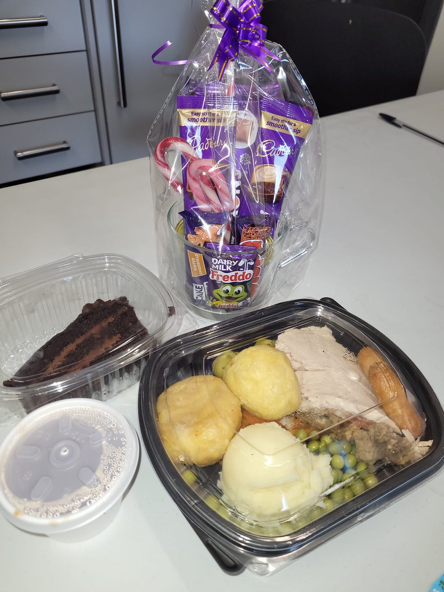 CharterNI's tweet photo. A Big Thank you to the Diamond Project Ladies that have been back out today delivering Christmas Dinners, A Hug in a Mug, Toys etc in Lord Street/Avoniel area. 

Supported by NIHE, East Belfast Protestant Boys and East Belfast Mission.

#DiamondProject 💎 https://t.co/8YErfohARg