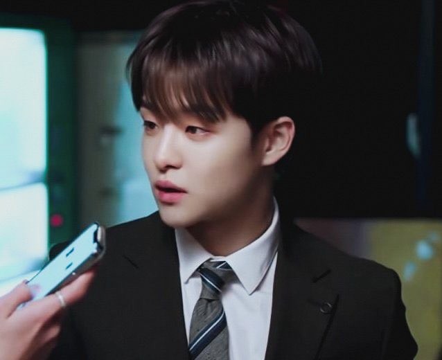 sojughwn's tweet photo. jihoon in suit >> https://t.co/tJ3w6mmI6I